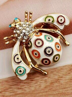 Brooch Vintage Inspired Baroque Bee Design Lapel Pin Golden Alloy & Enamel